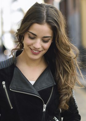 vrouw met lang bruin haar