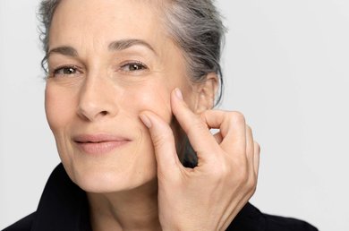 itchy-skin-dry-skin-how-does-my-skin-change-during-menopause