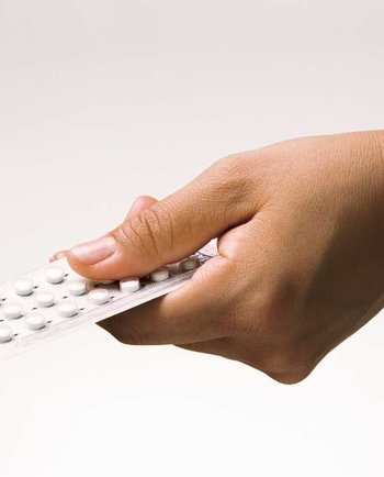 Faut-il arrêter la pilule contraceptive à la pré-ménopause ? De quelle façon la ménopause affecte-t-elle la fertilité ?