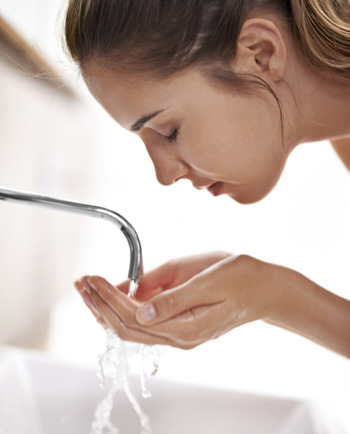 L’eau calcaire du robinet est-elle adaptée à votre peau sensible ?