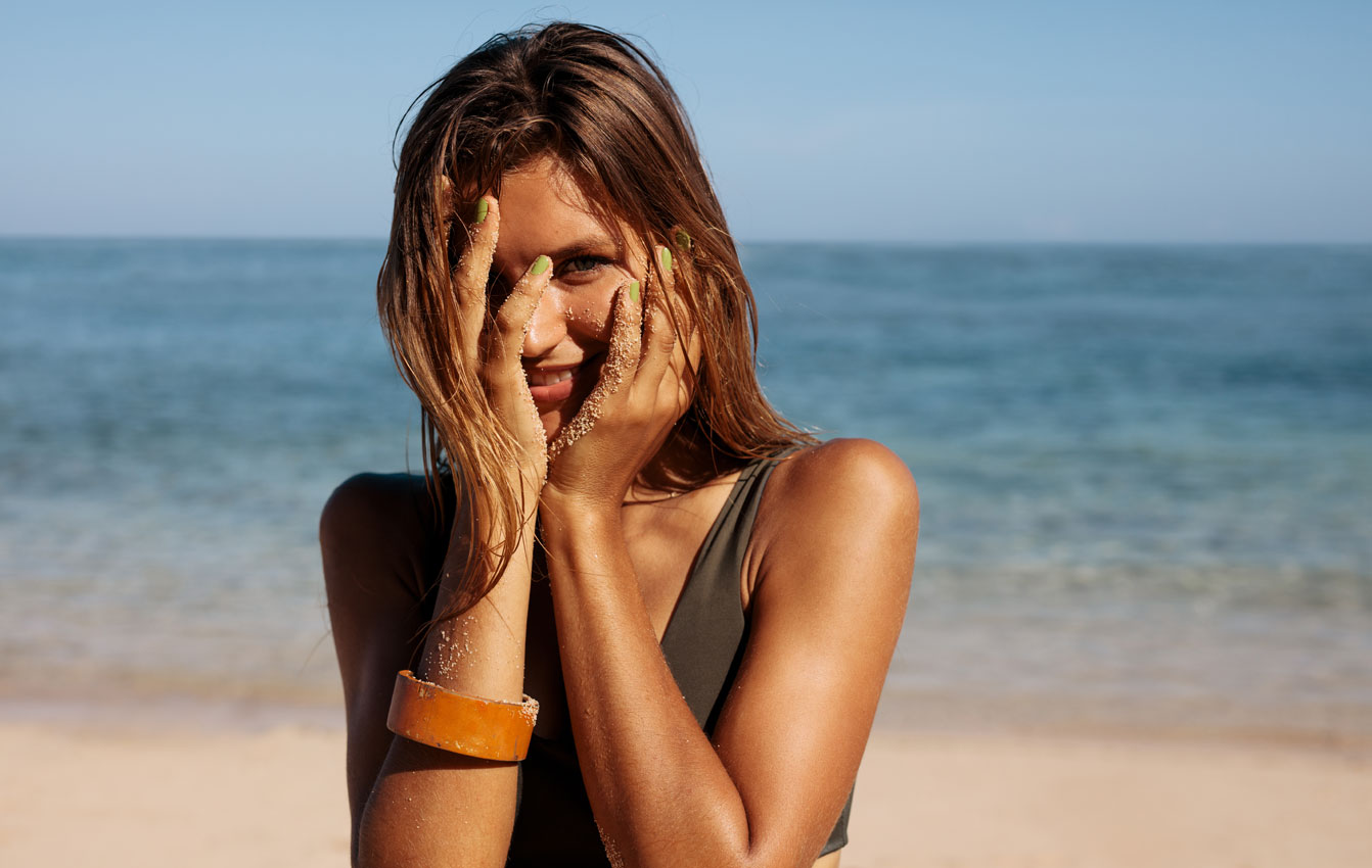 5 things that can irritate acne-prone skin at the beach